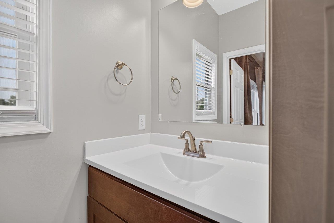 805 Coltsfoot Ln photo 24