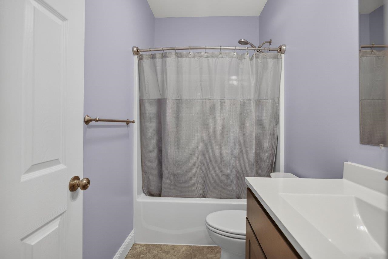 805 Coltsfoot Ln photo 32
