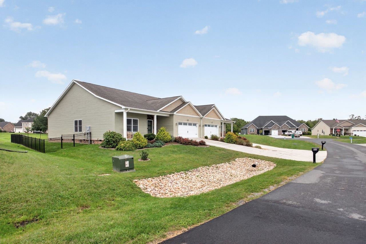 805 Coltsfoot Ln photo 38
