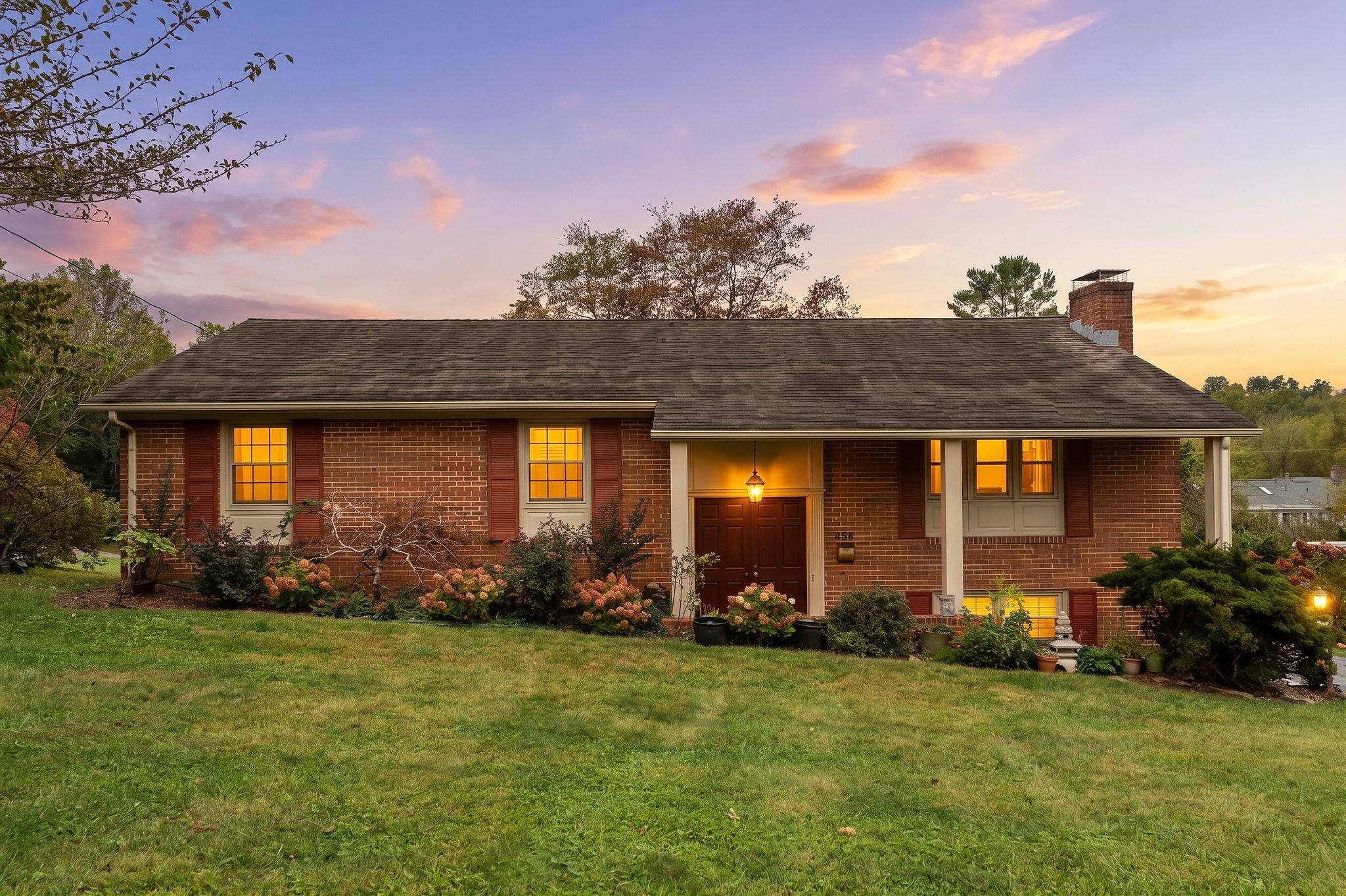 725 Ridgewood Rd, Waynesboro, VA 22980