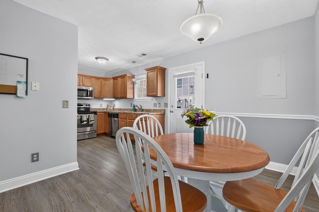 105 13th St, Grottoes, VA 24441 — photo 10
