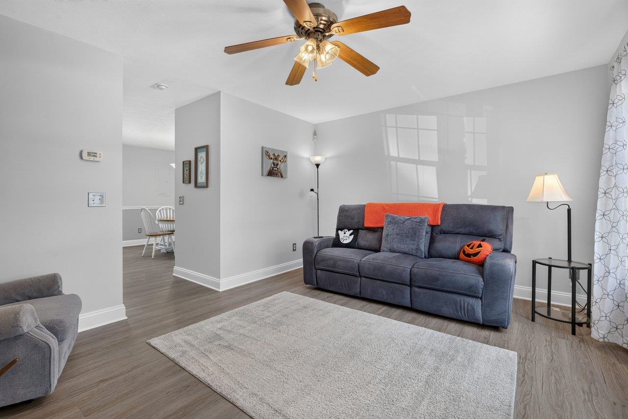 105 13th St, Grottoes, VA 24441 — photo 2
