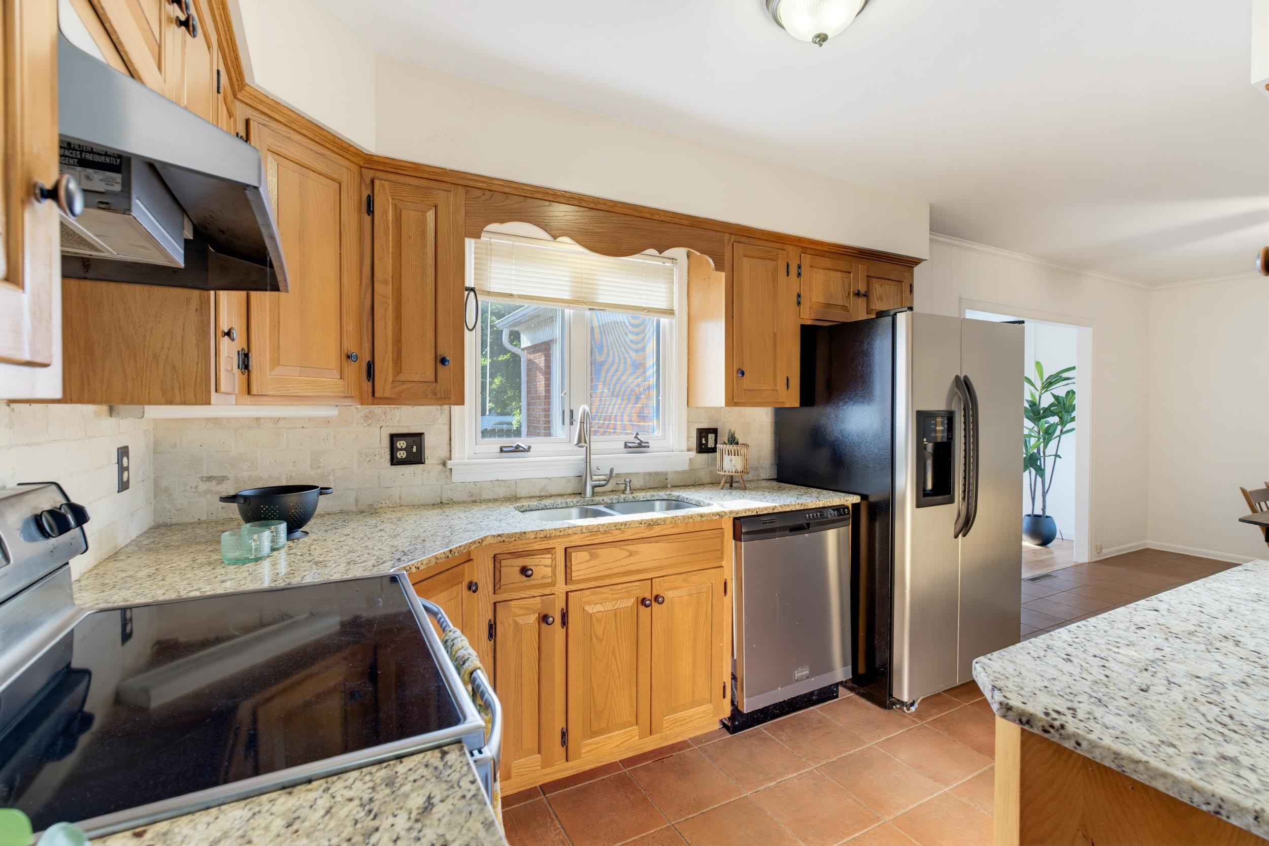 112 N West View St, Bridgewater, VA 22812 — photo 3