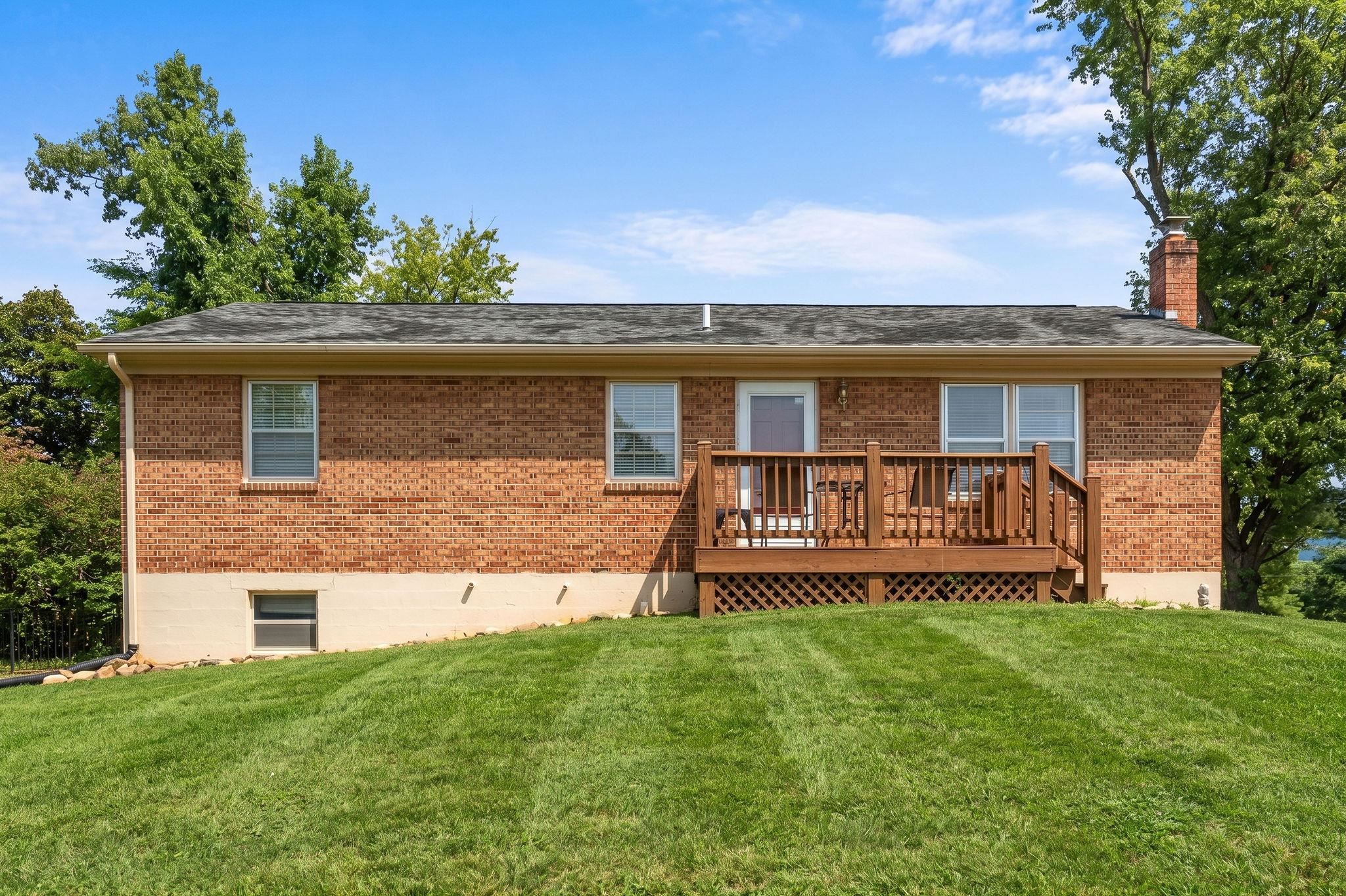 17 Ken View Ave, Verona, VA 24482