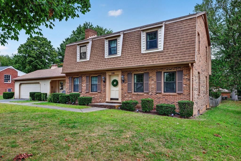 318 College Cir, Staunton, VA 24401 — photo 3