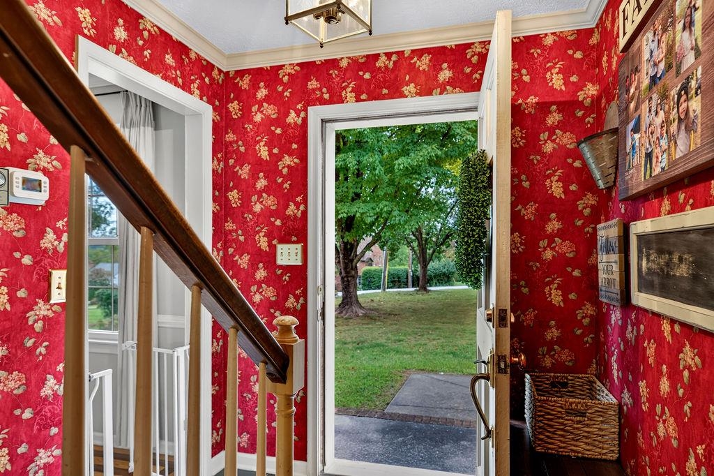 318 College Cir, Staunton, VA 24401 — photo 5