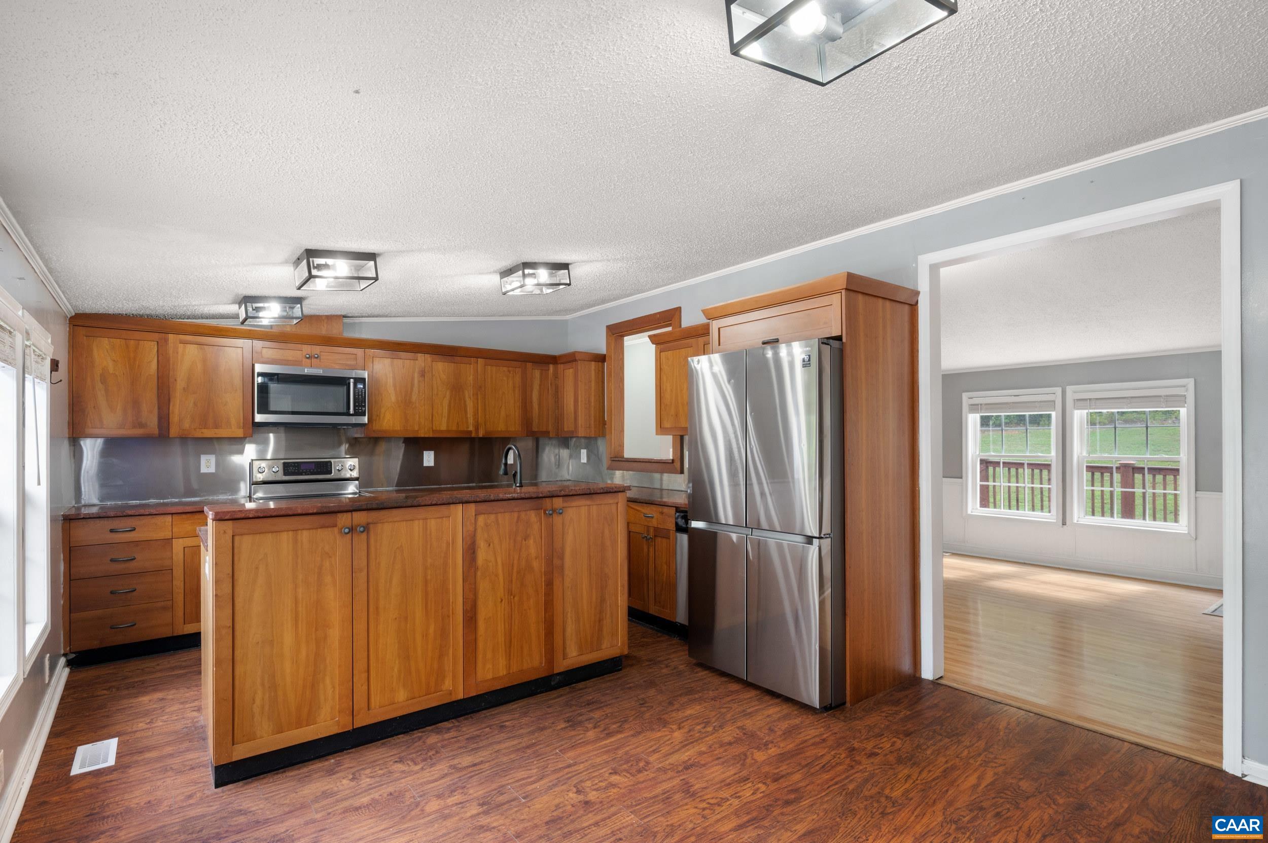 9483 Hatton Ferry Rd, Scottsville, VA 24590 — photo 10