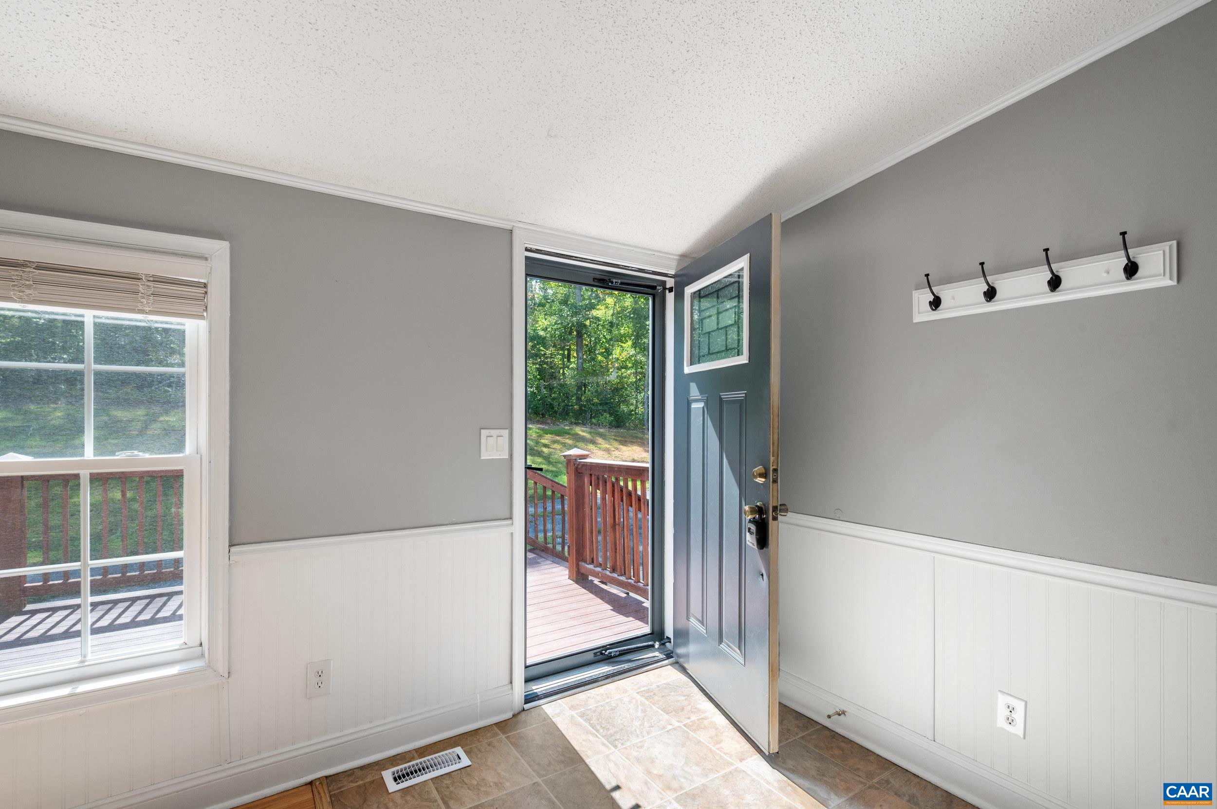 9483 Hatton Ferry Rd, Scottsville, VA 24590 — photo 6