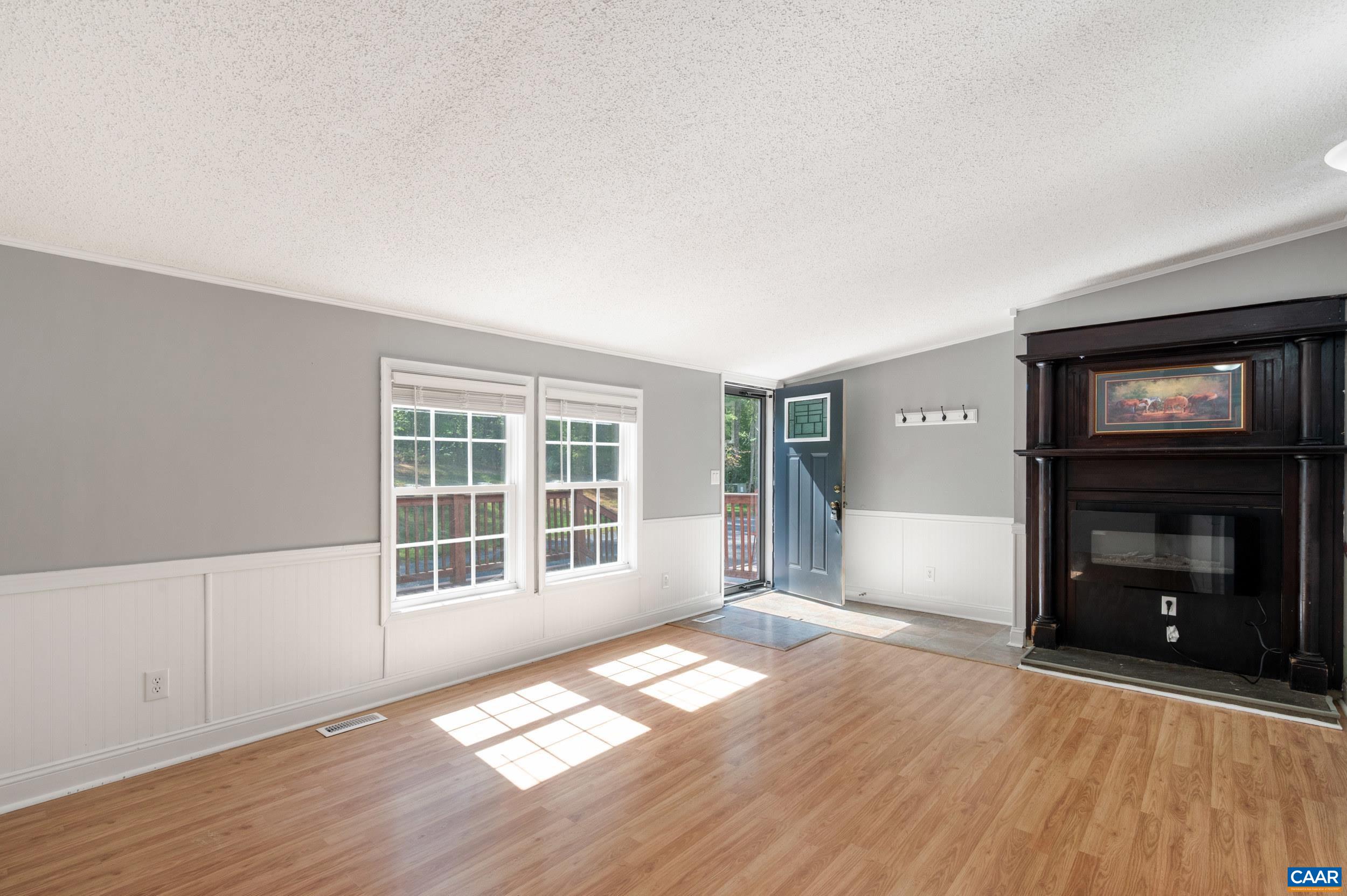 9483 Hatton Ferry Rd, Scottsville, VA 24590 — photo 7