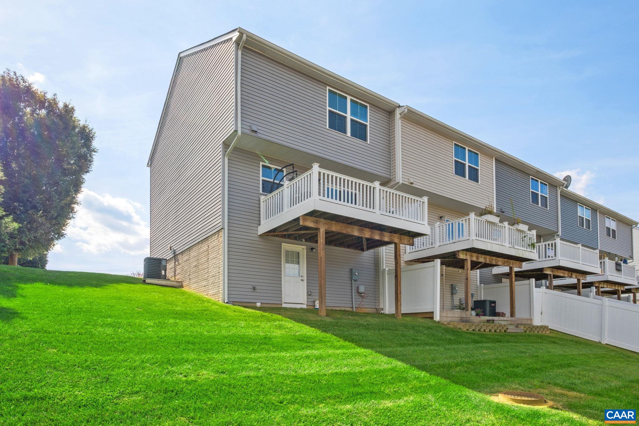 824 Carson Cir, Grottoes, VA 24441 — photo 4