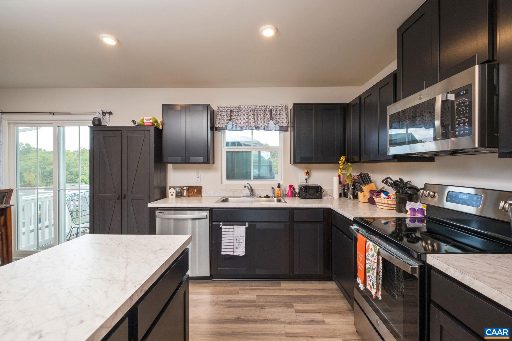 824 Carson Cir, Grottoes, VA 24441 — photo 5