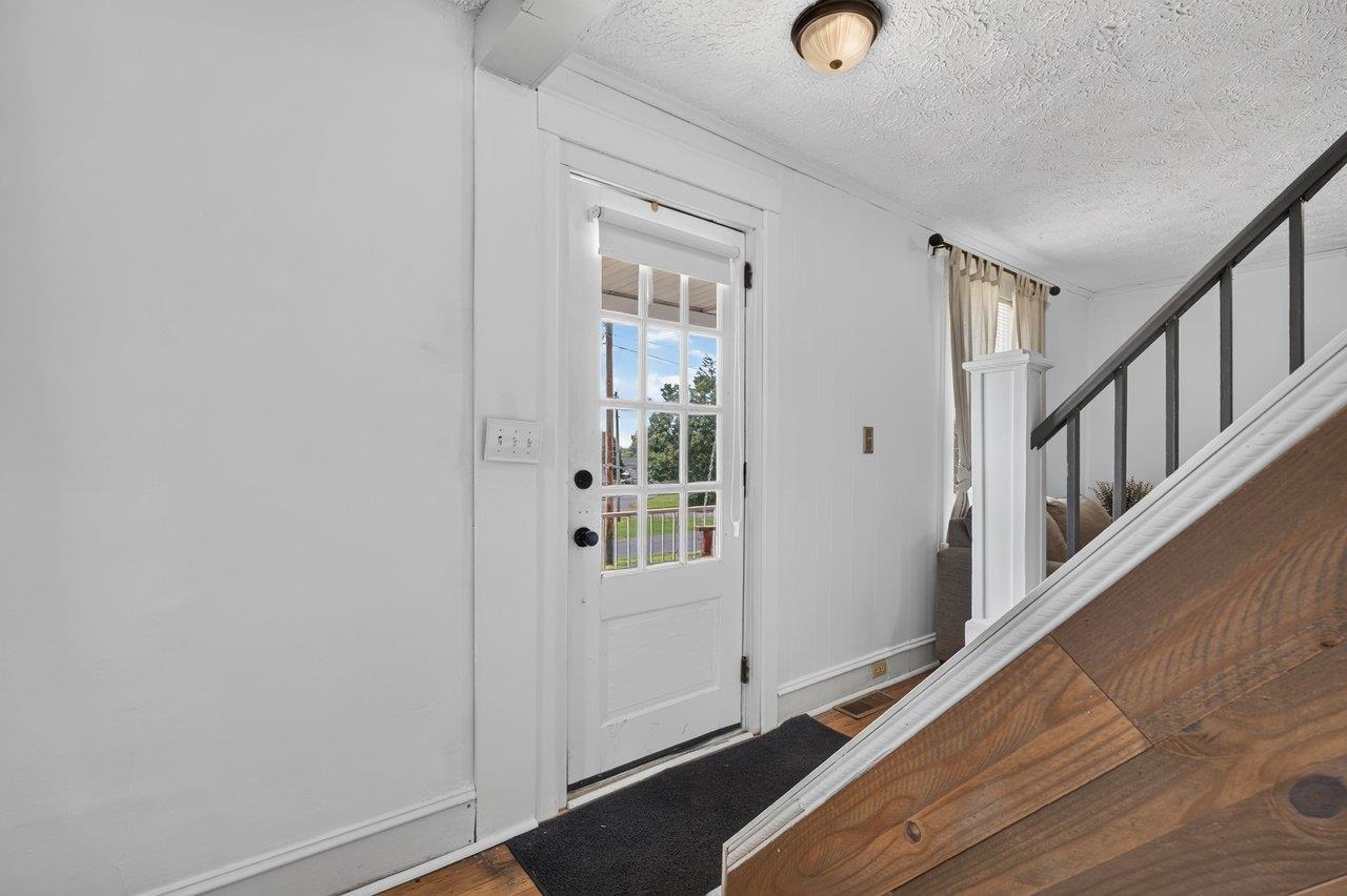 118 North St, Elkton, VA 22827 — photo 6