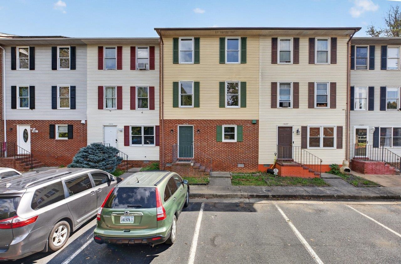 1425 Country Club Ct