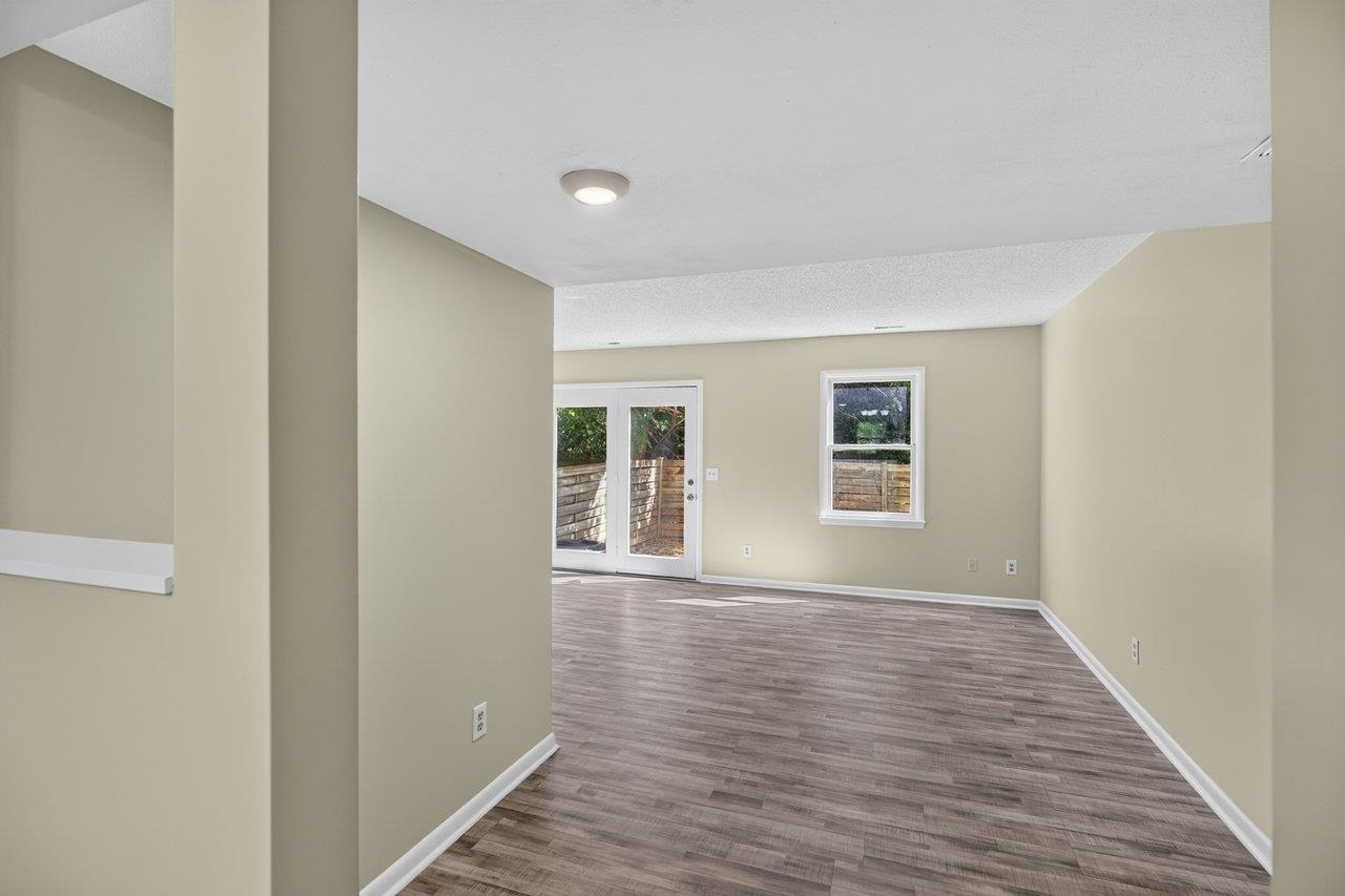 1425 Country Club Ct photo 10