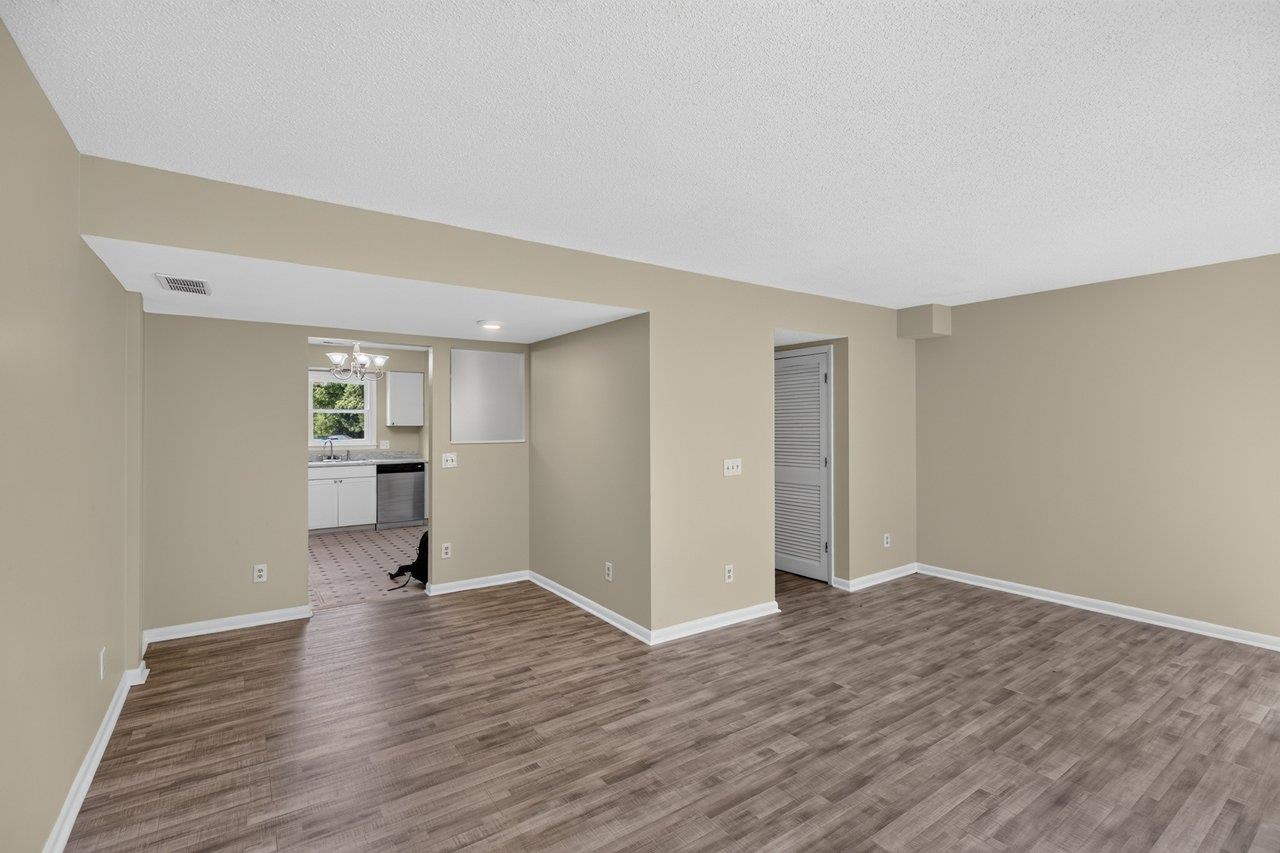 1425 Country Club Ct photo 11