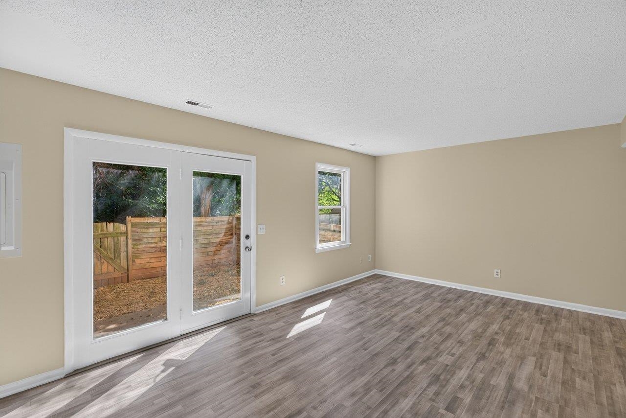 1425 Country Club Ct photo 13