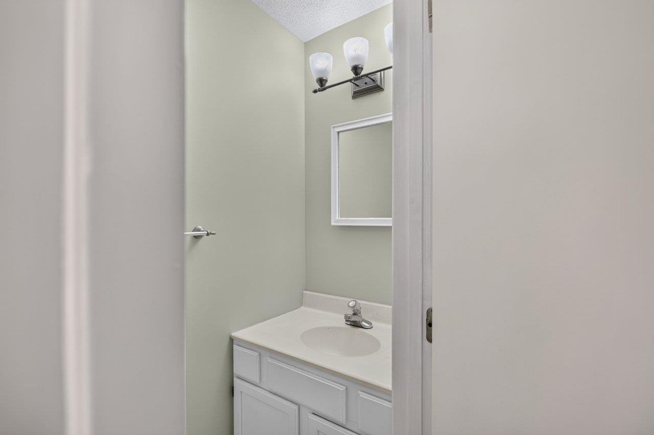 1425 Country Club Ct photo 17