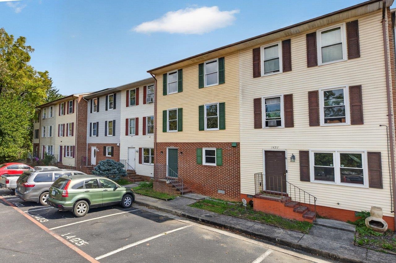 1425 Country Club Ct photo 2