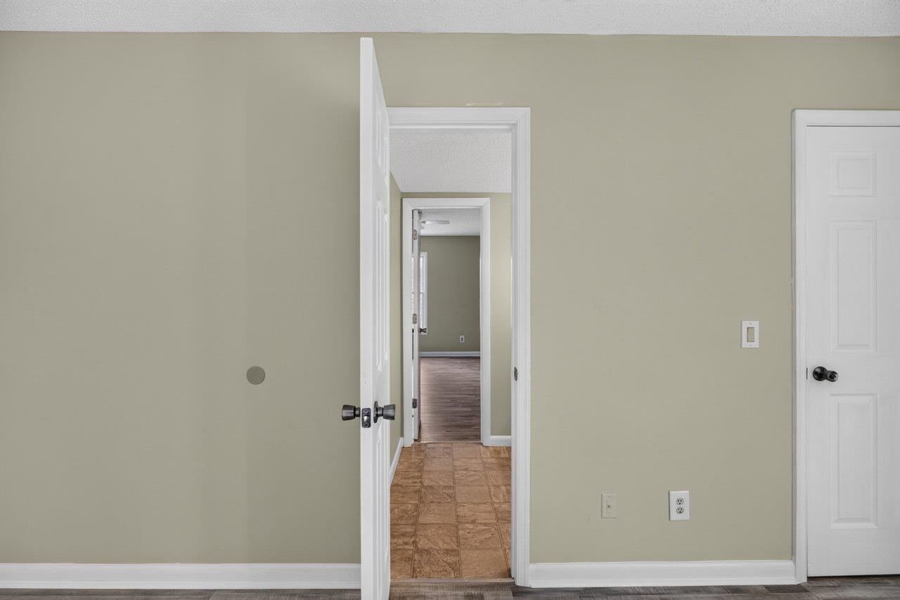 1425 Country Club Ct photo 23