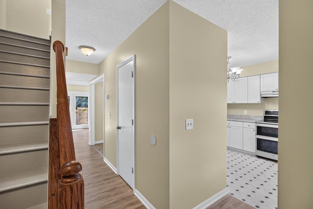 1425 Country Club Ct photo 3