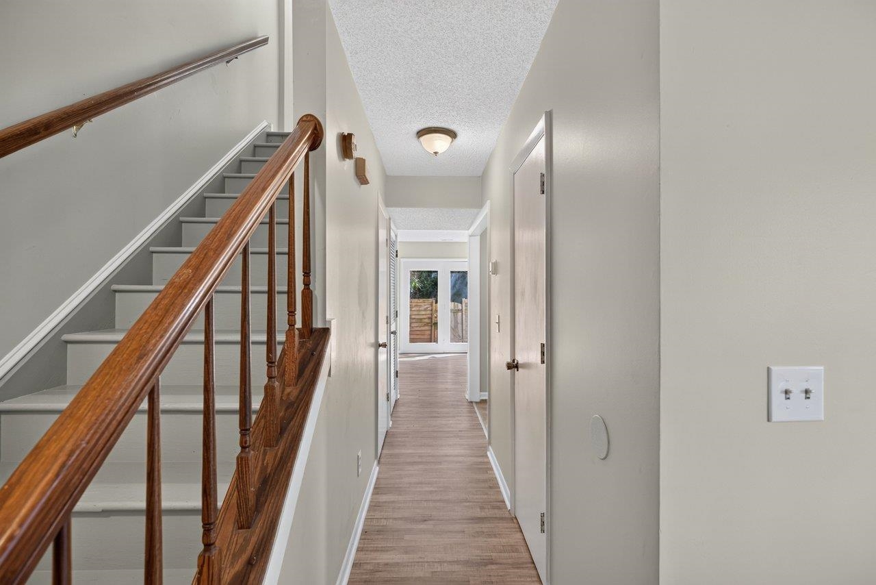 1425 Country Club Ct photo 4