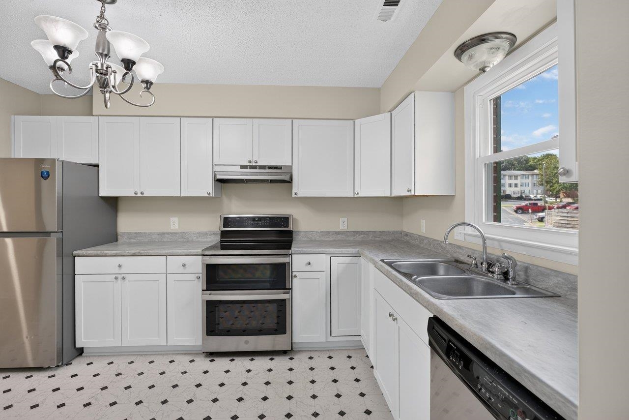 1425 Country Club Ct photo 5