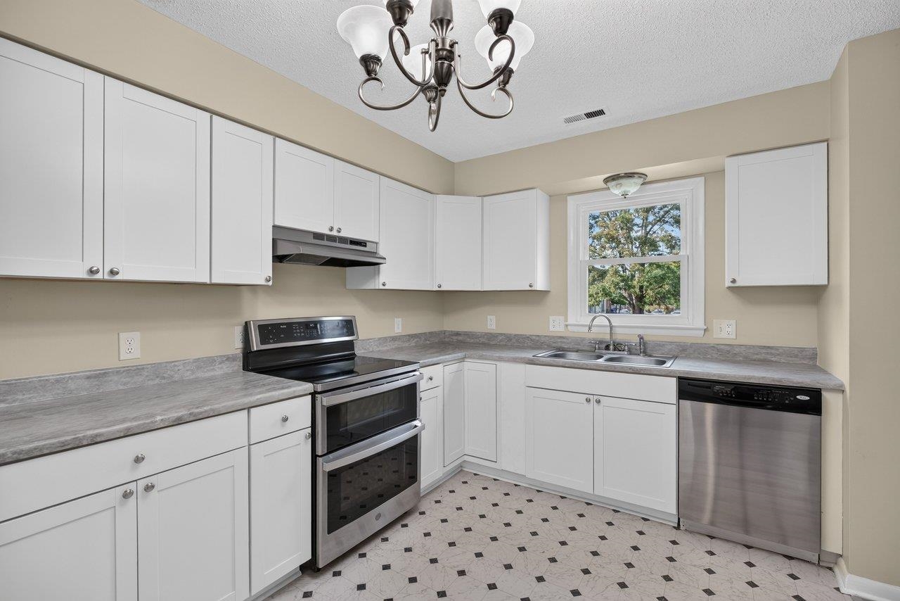 1425 Country Club Ct photo 6