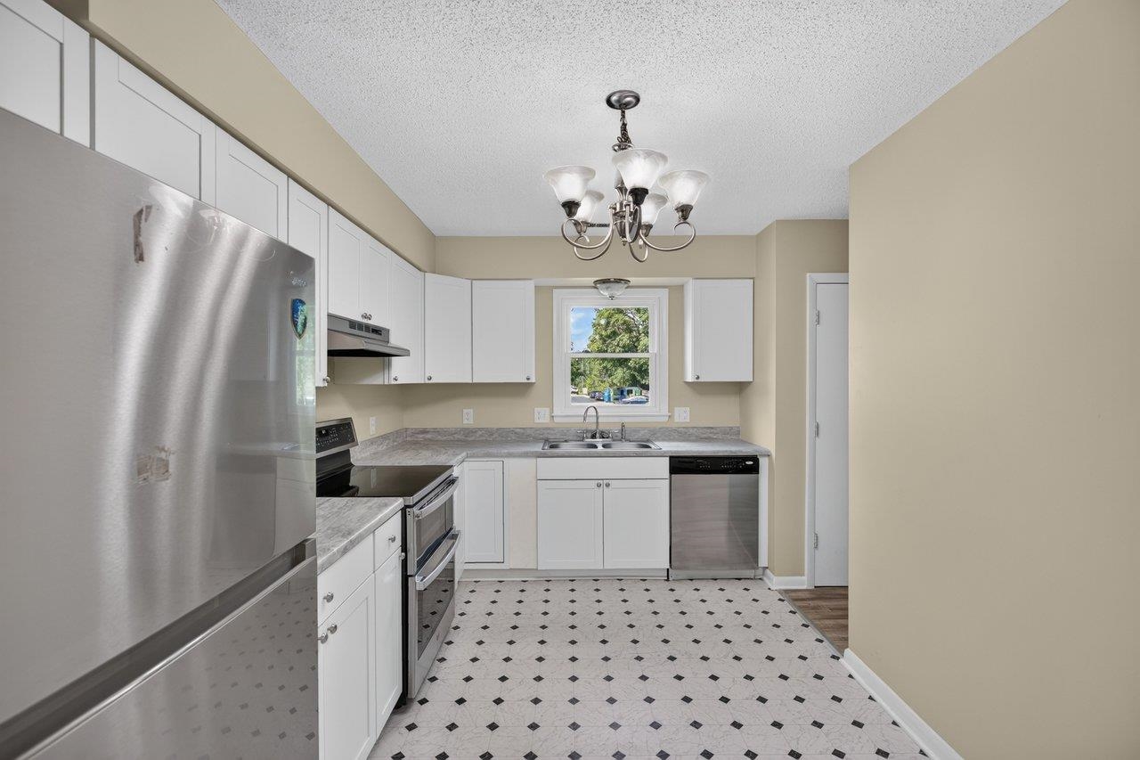 1425 Country Club Ct photo 8