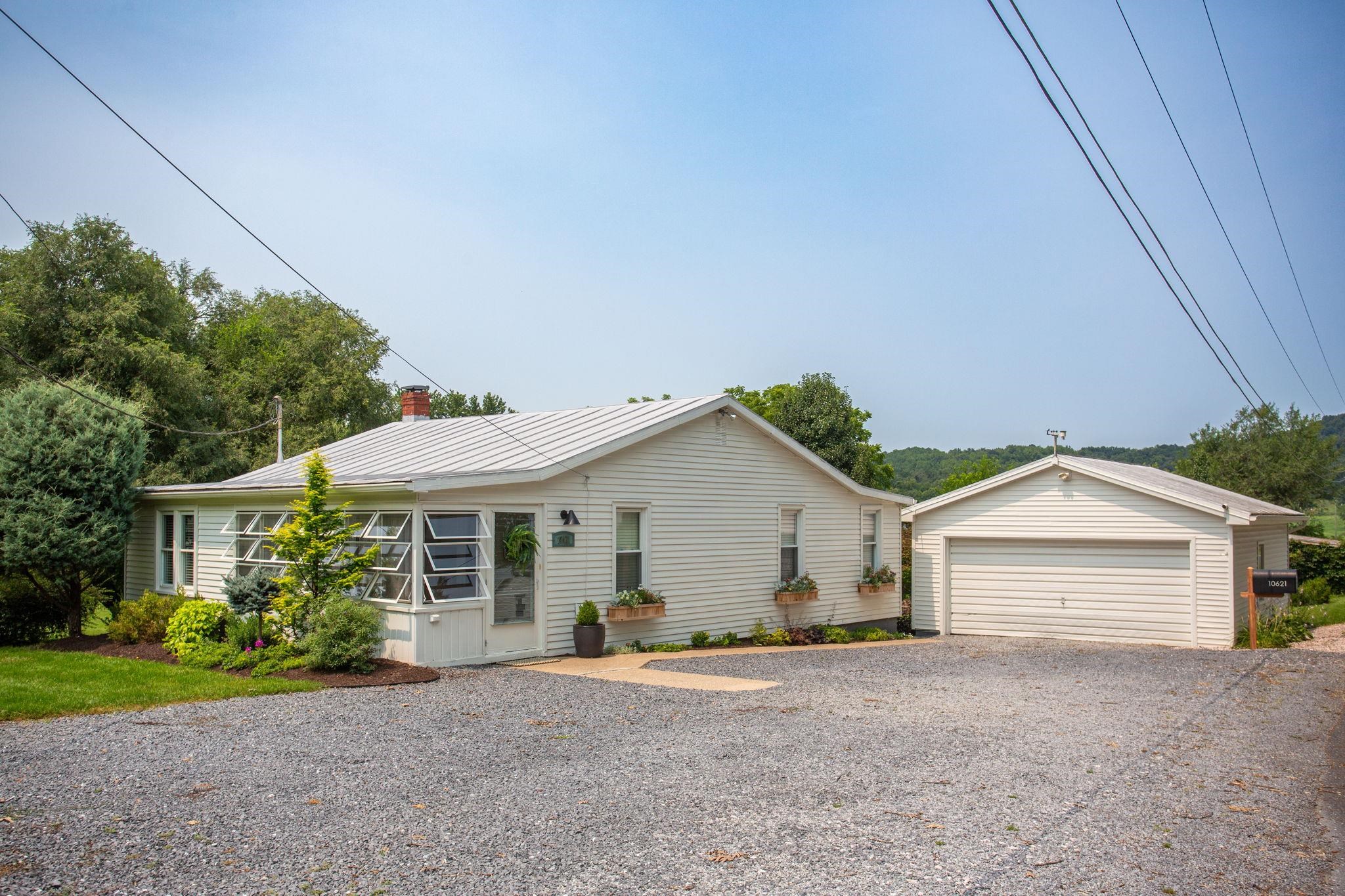 10621 Wentworth Dr, Broadway, VA 22815 — photo 2