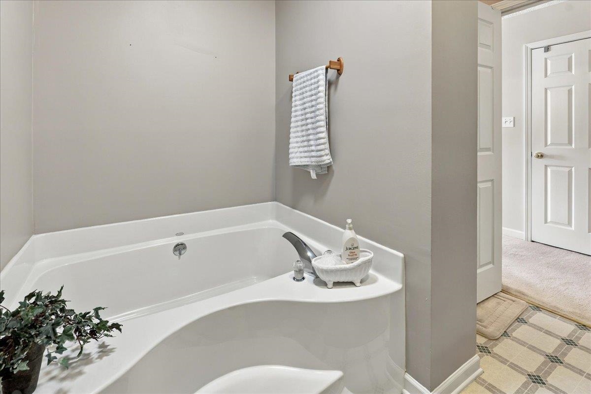 61 Confederacy Dr photo 33