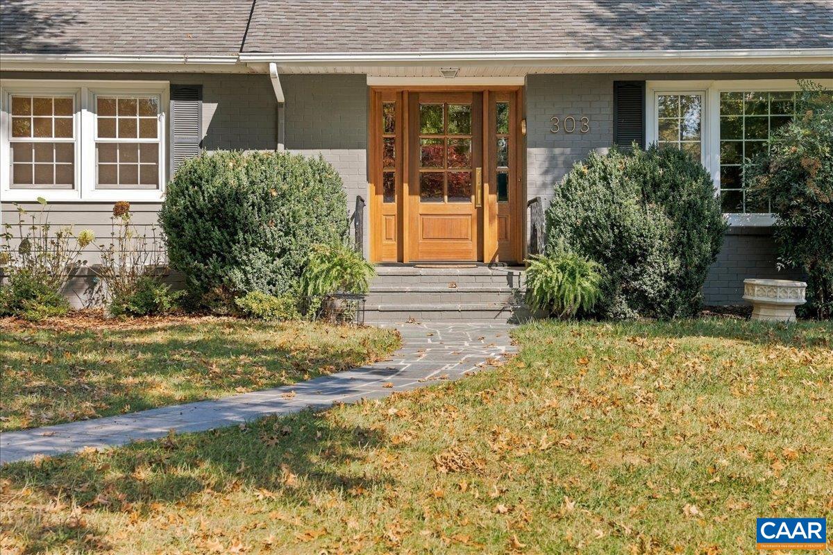 303 Rainbow Dr, Staunton, VA 24401 - photo 2