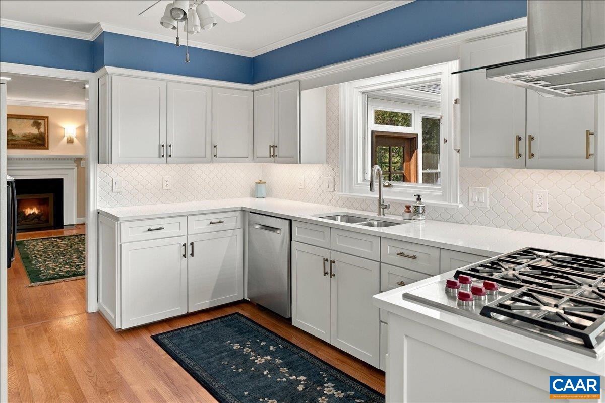303 Rainbow Dr, Staunton, VA 24401 - photo 9