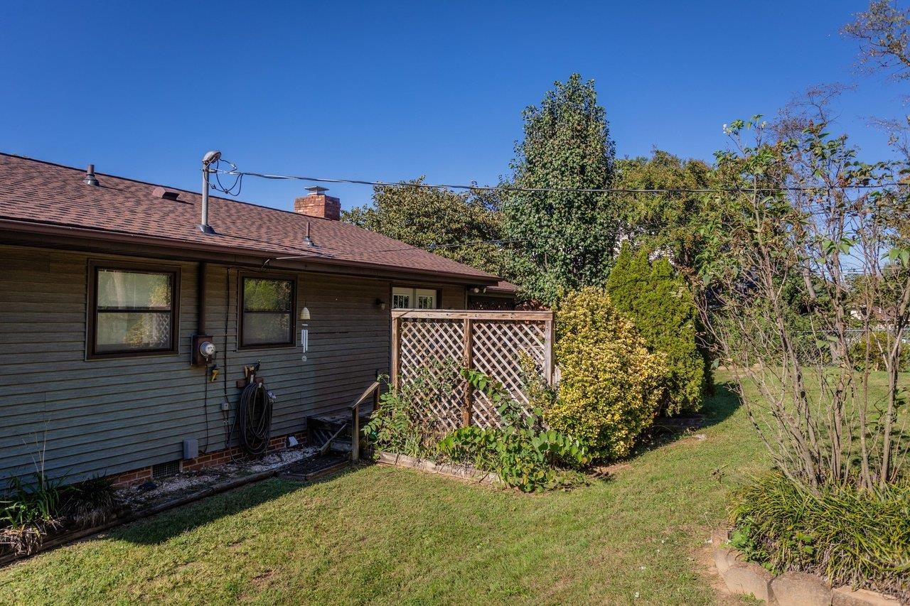 1154 Stuart St photo 10