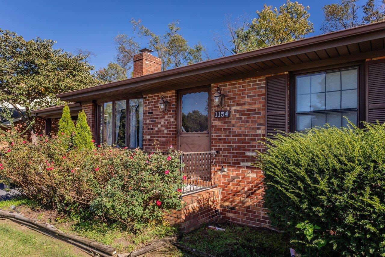 1154 Stuart St photo 2