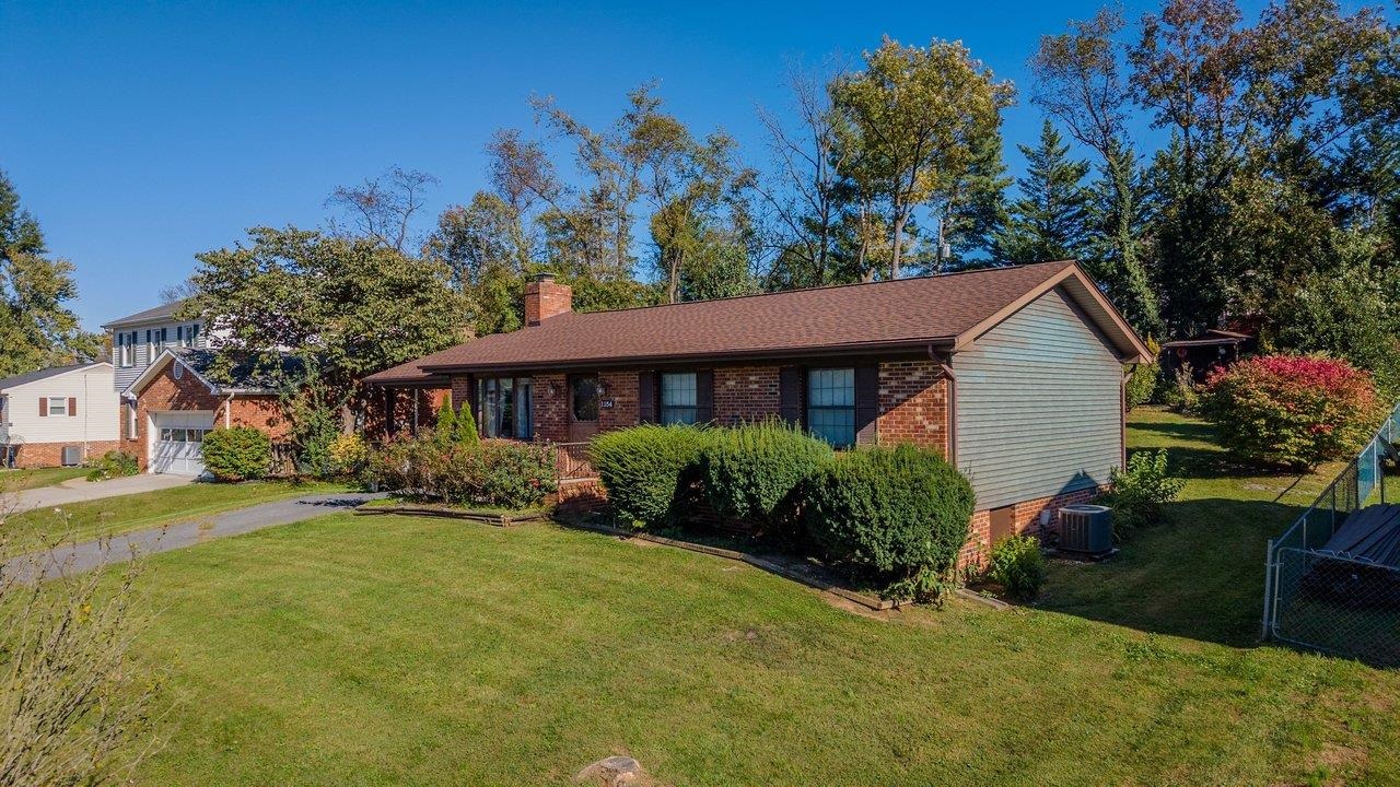 1154 Stuart St photo 6