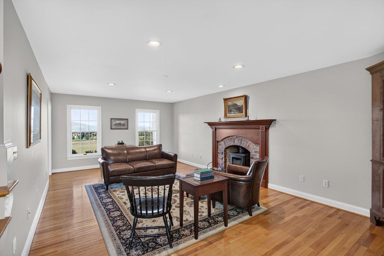 9527 Centerville Rd photo 18