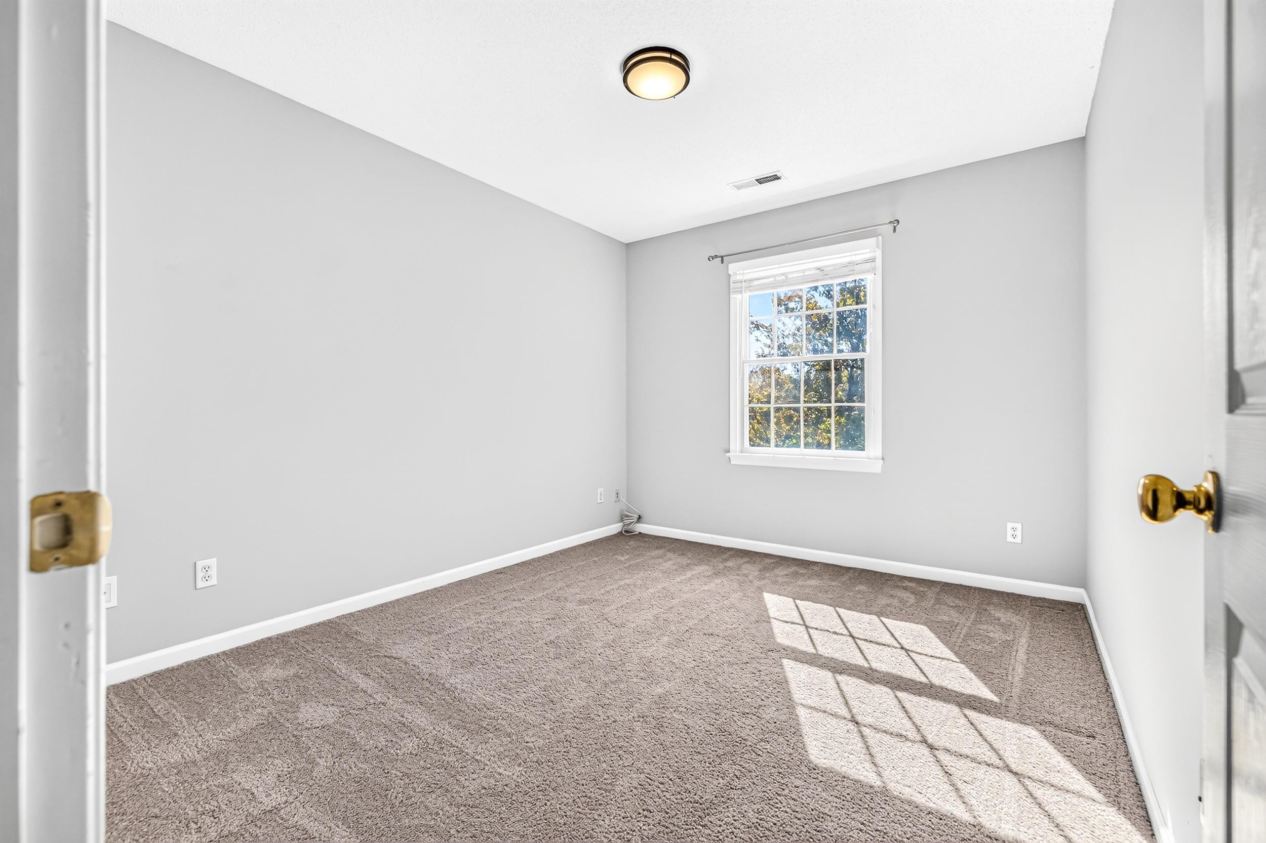 1120 King Edwards Way photo 41