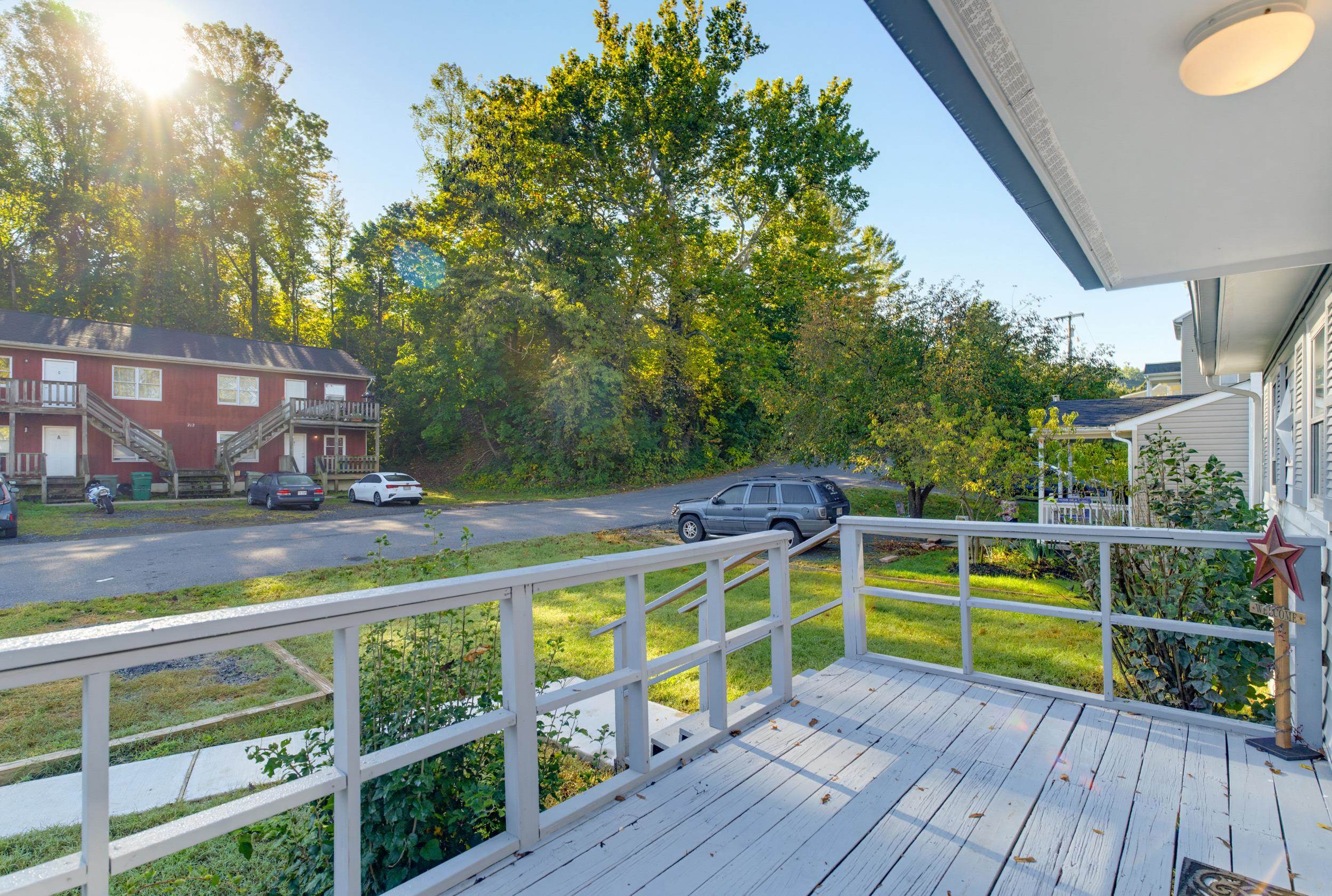 217 S Winchester Ave, Waynesboro, VA 22980 - photo 5