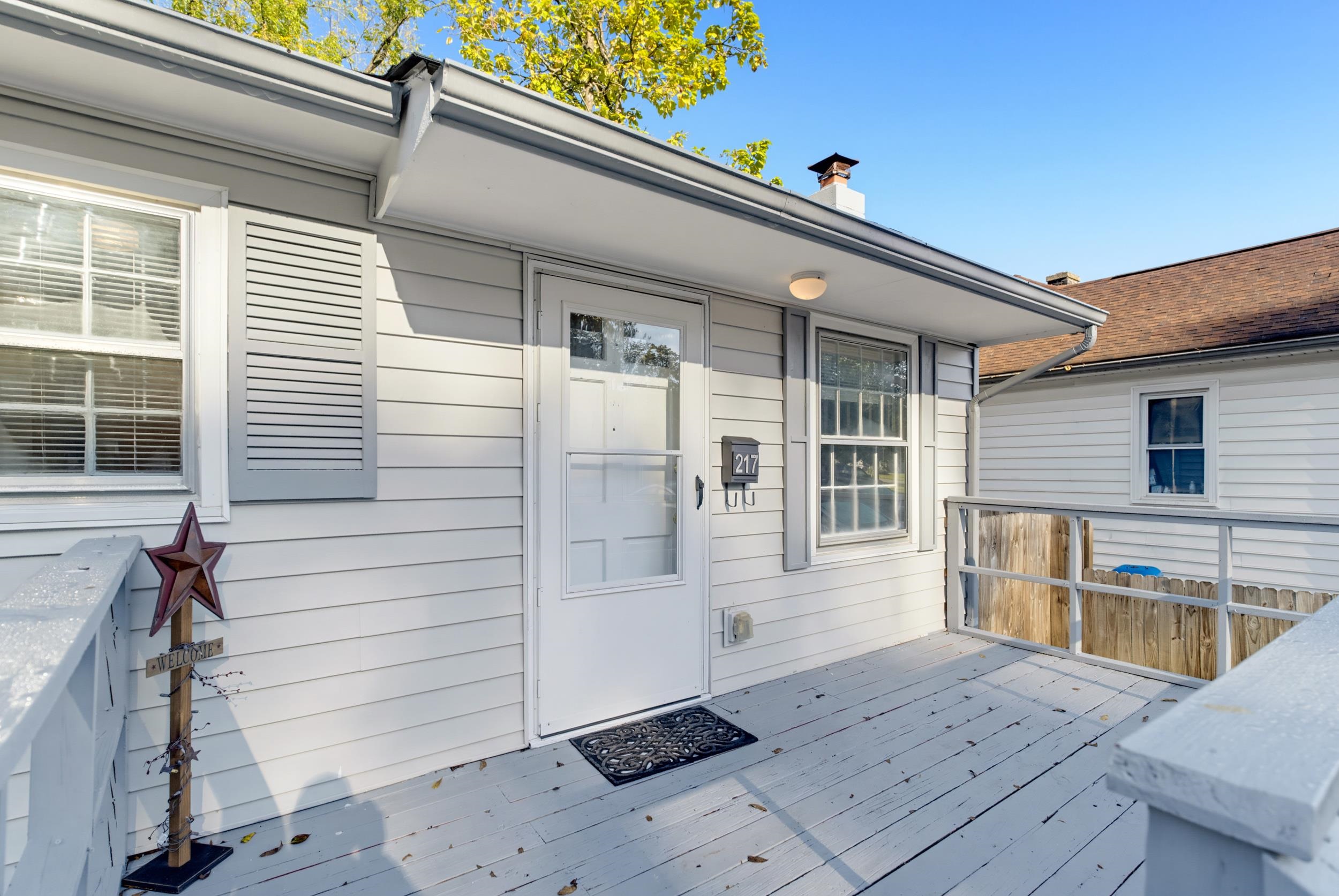 217 S Winchester Ave, Waynesboro, VA 22980 - photo 6