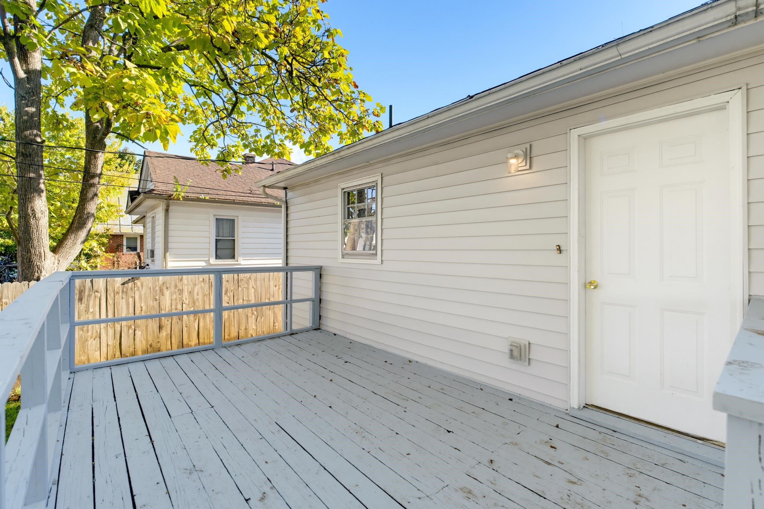217 S Winchester Ave, Waynesboro, VA 22980 - photo 8