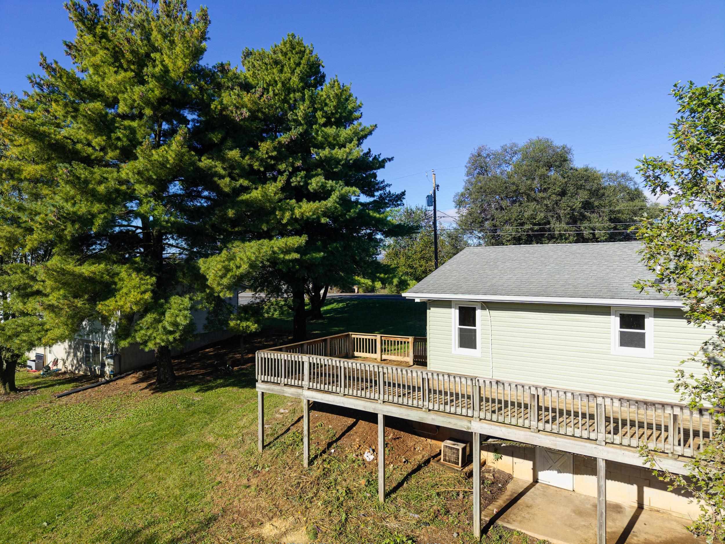15502 Forestville Rd photo 38