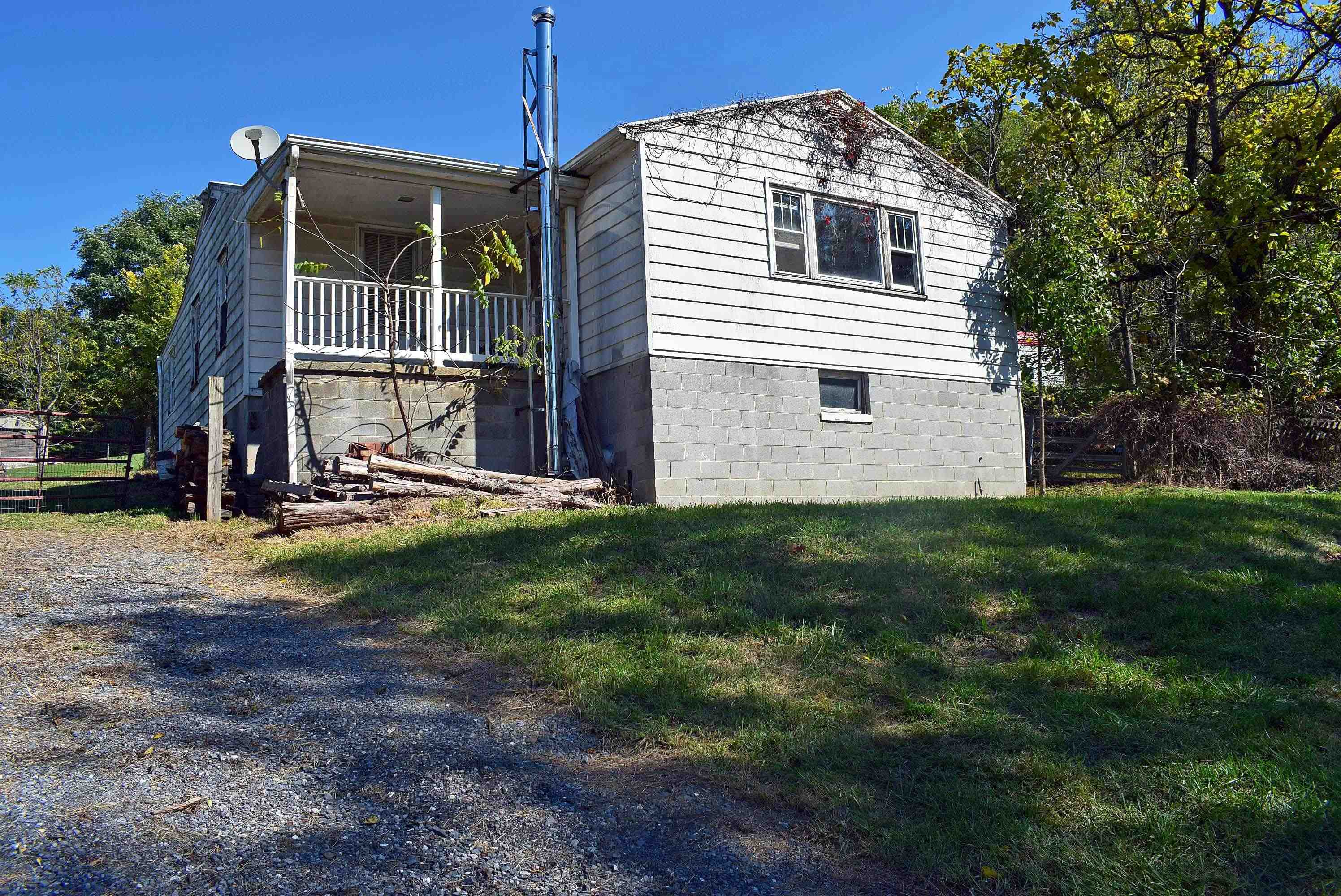 197 Waldrop Rd, Swoope, VA 24479