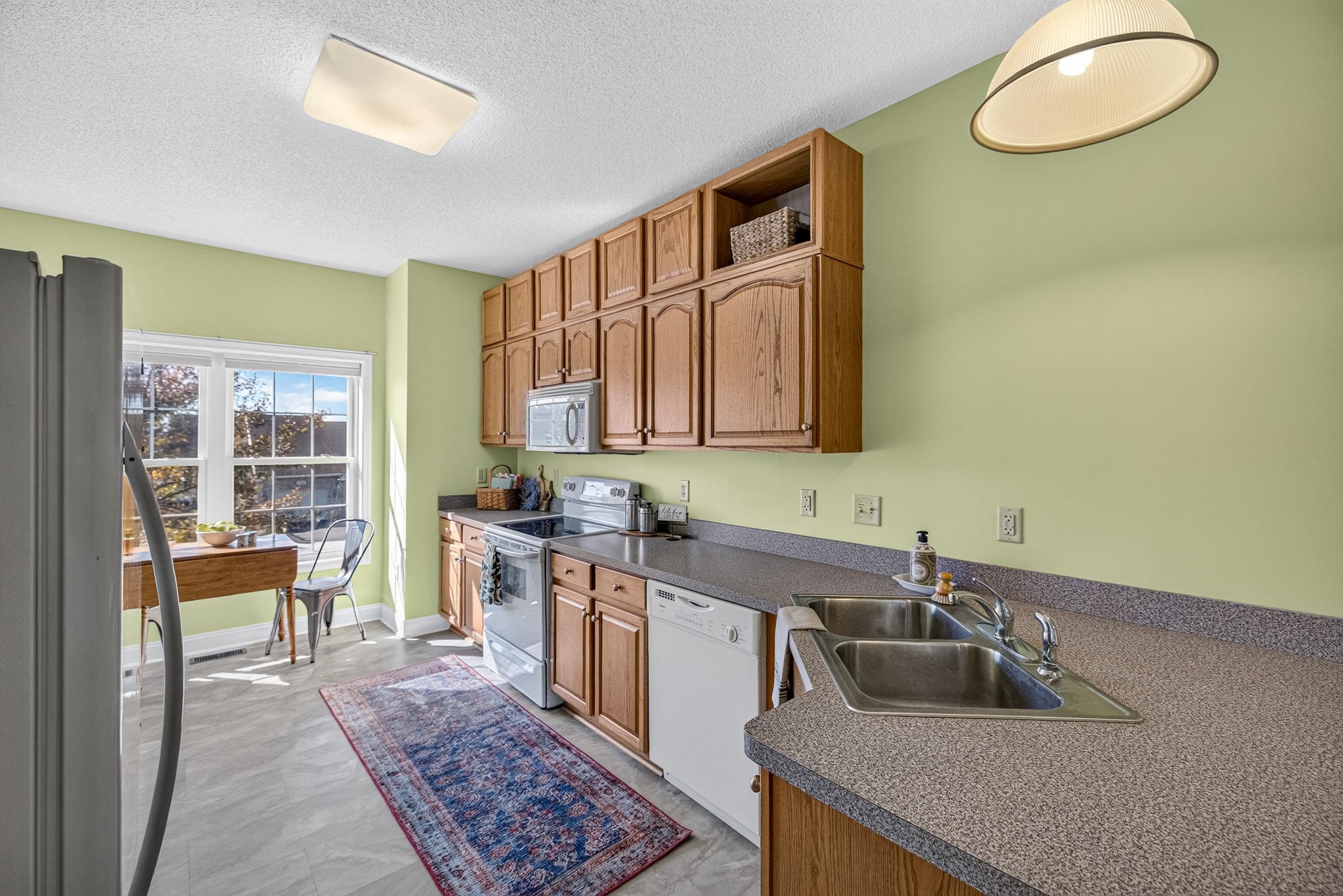 2263 Lake Terrace Dr photo 3