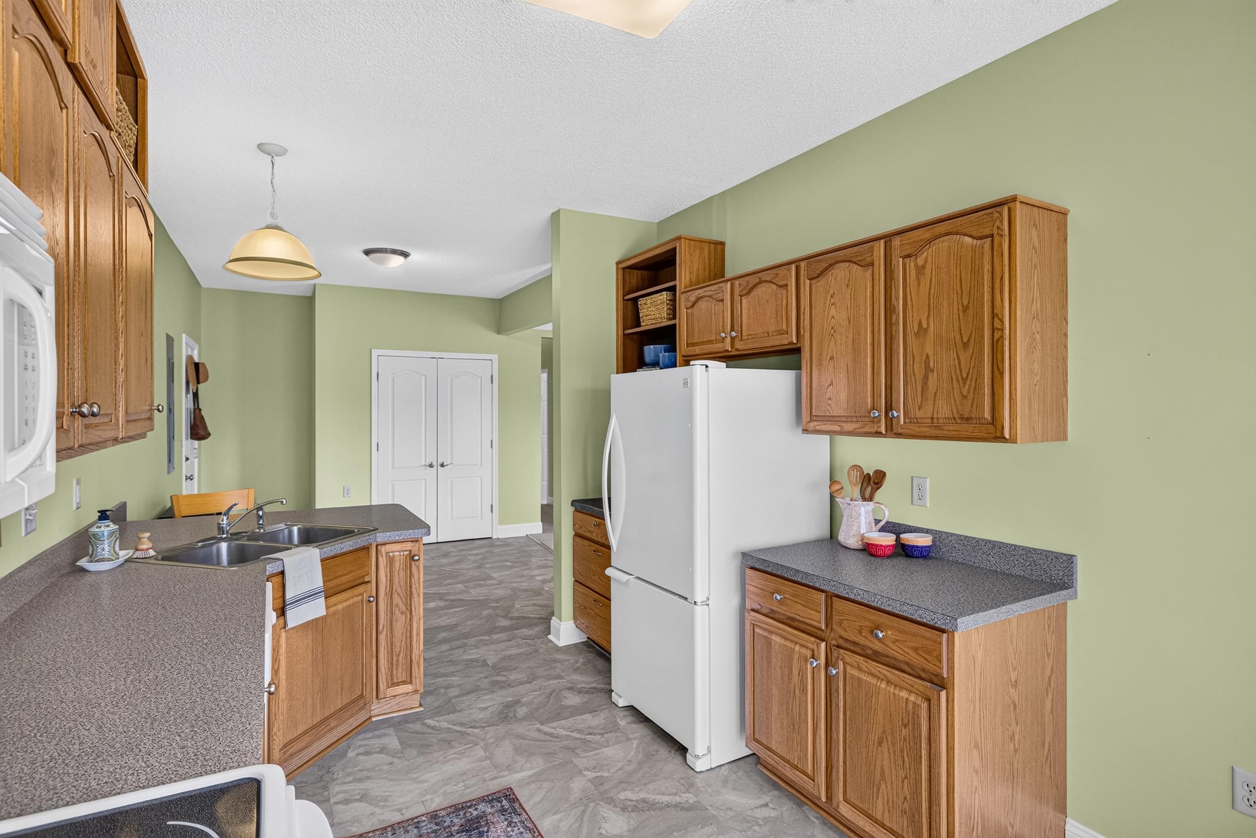 2263 Lake Terrace Dr photo 5