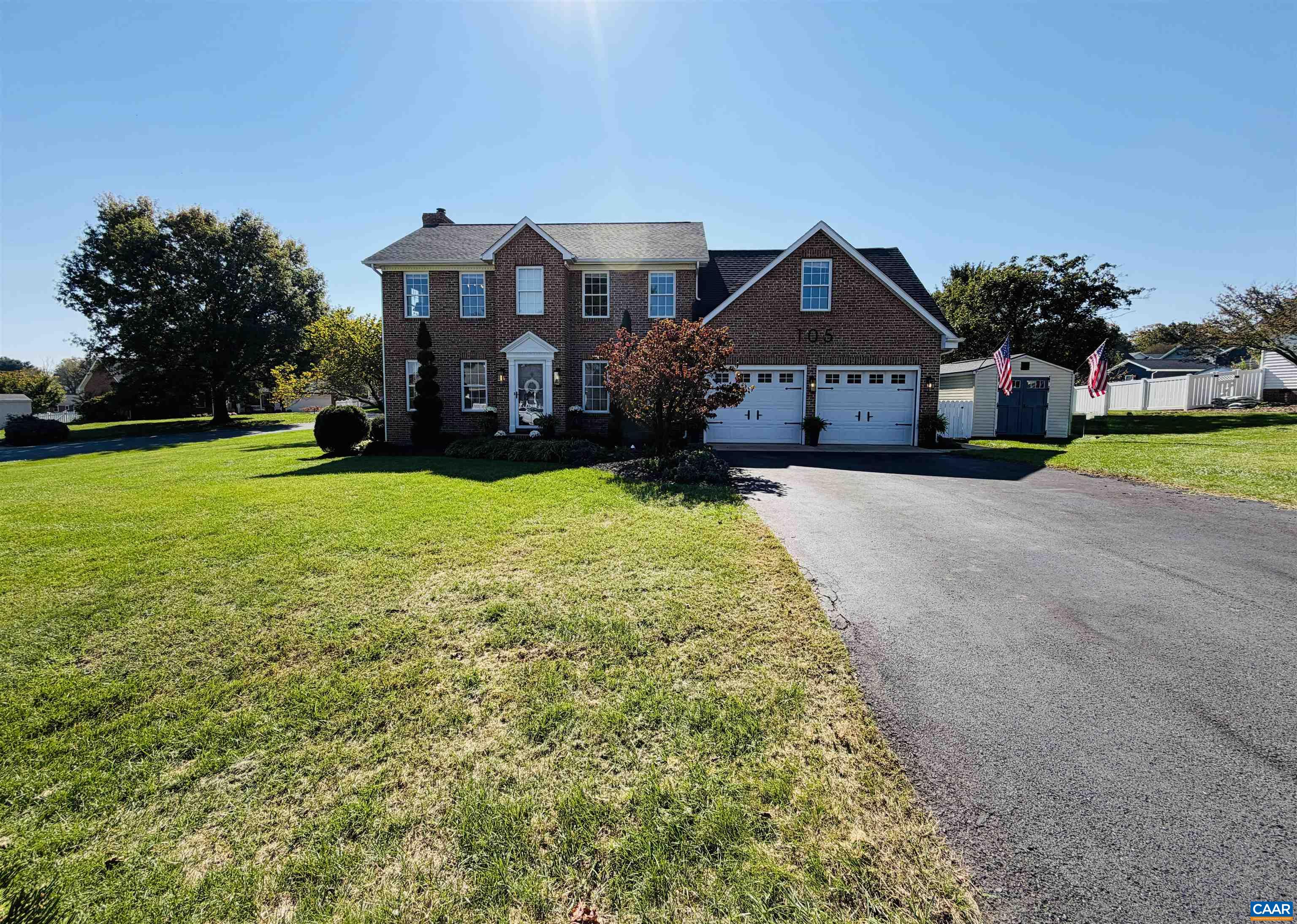 105 Willow Dr photo 3
