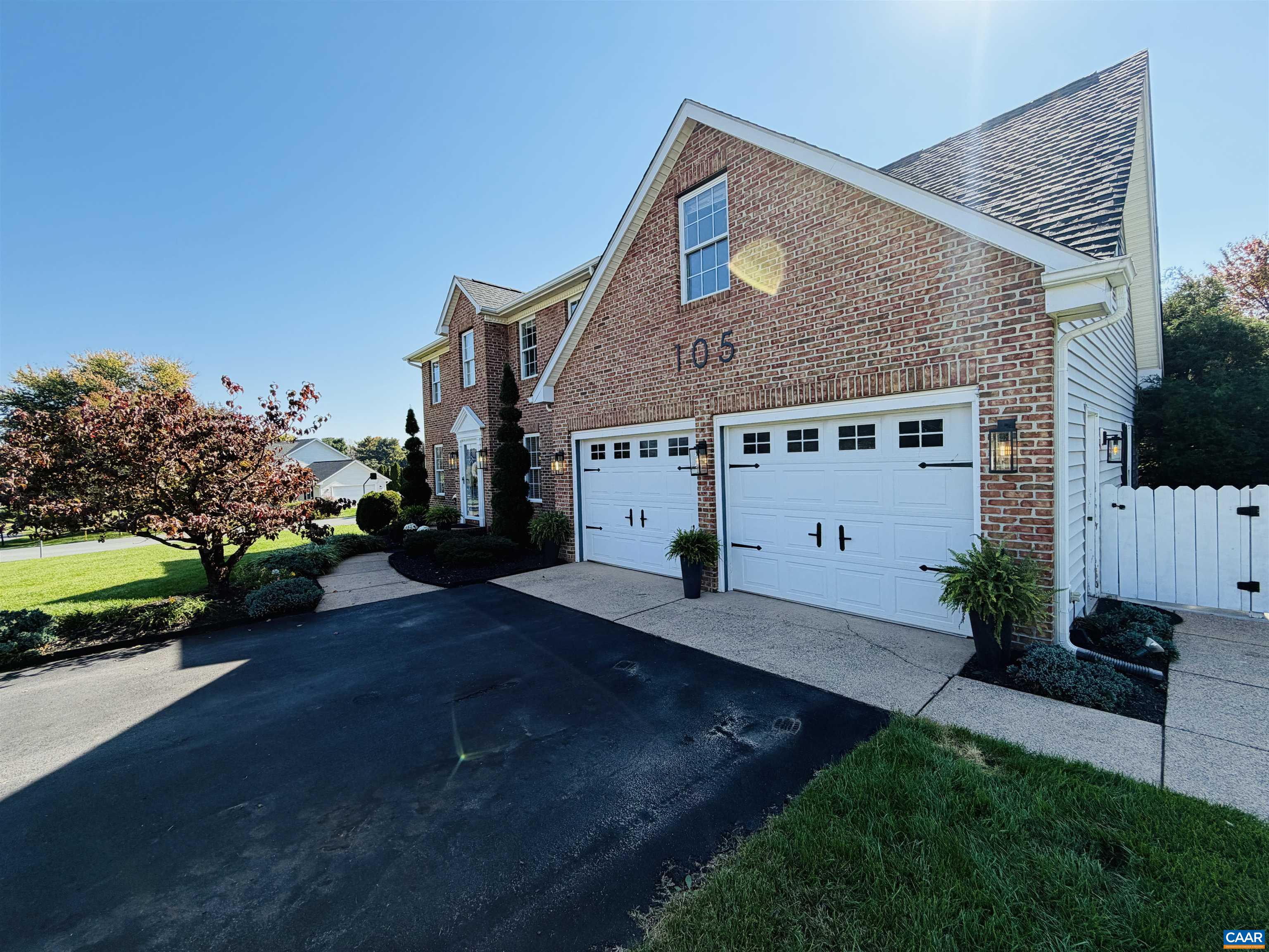 105 Willow Dr photo 4