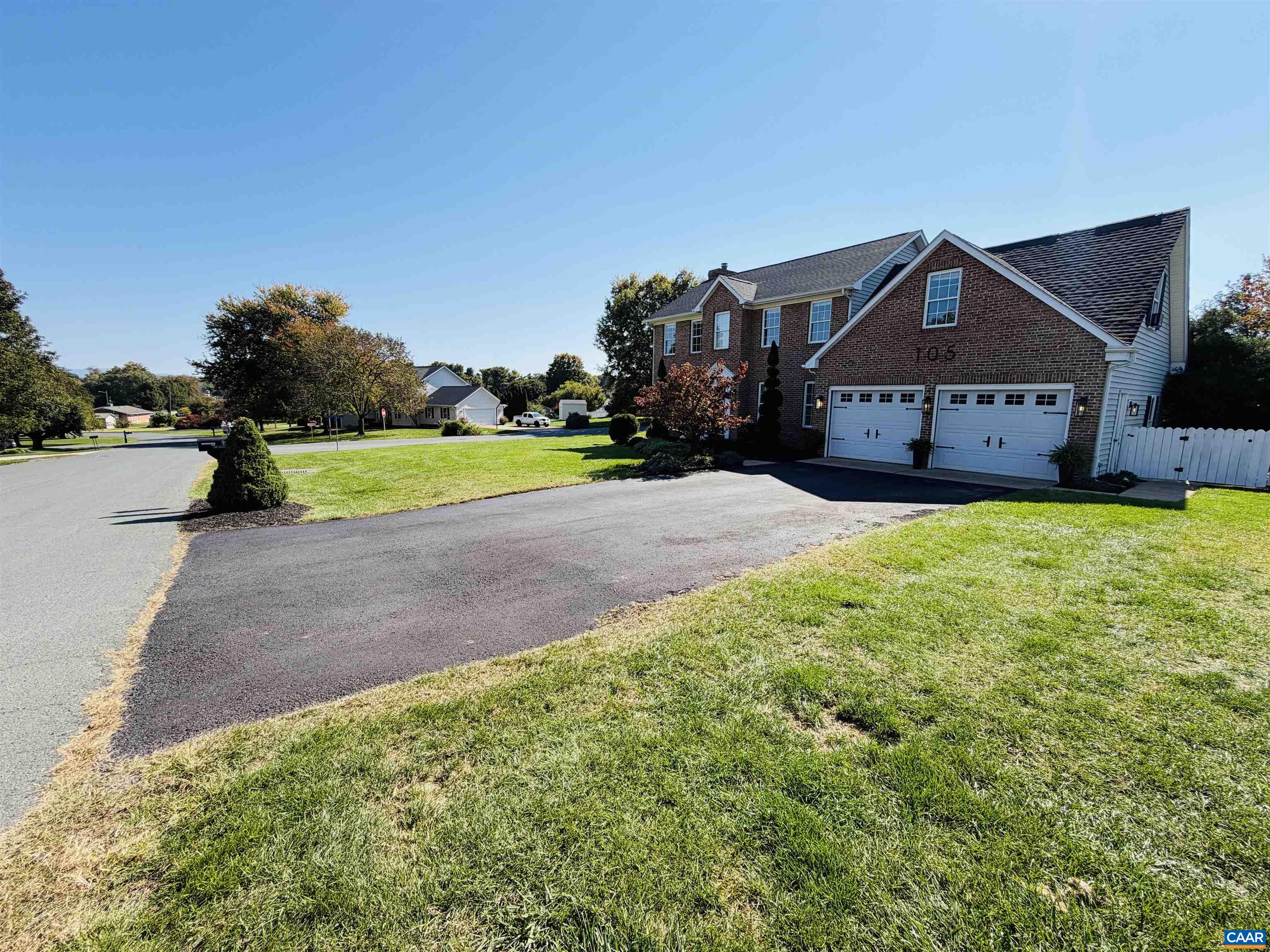 105 Willow Dr photo 5