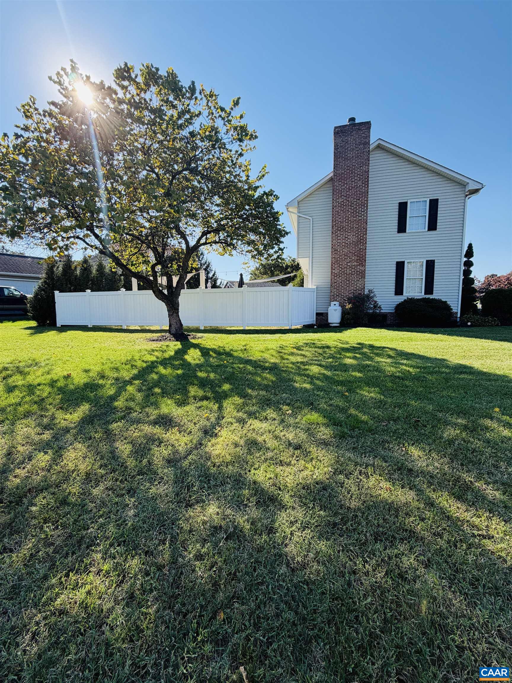 105 Willow Dr photo 6