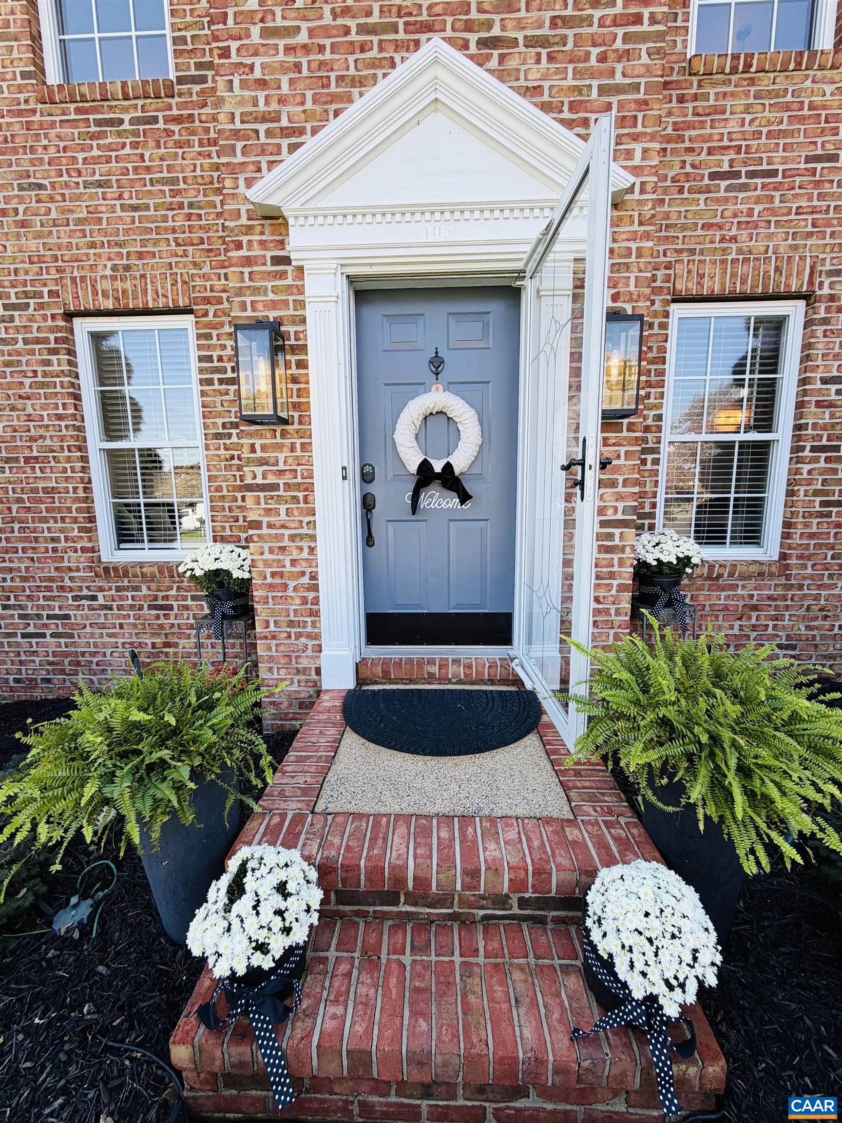 105 Willow Dr photo 7