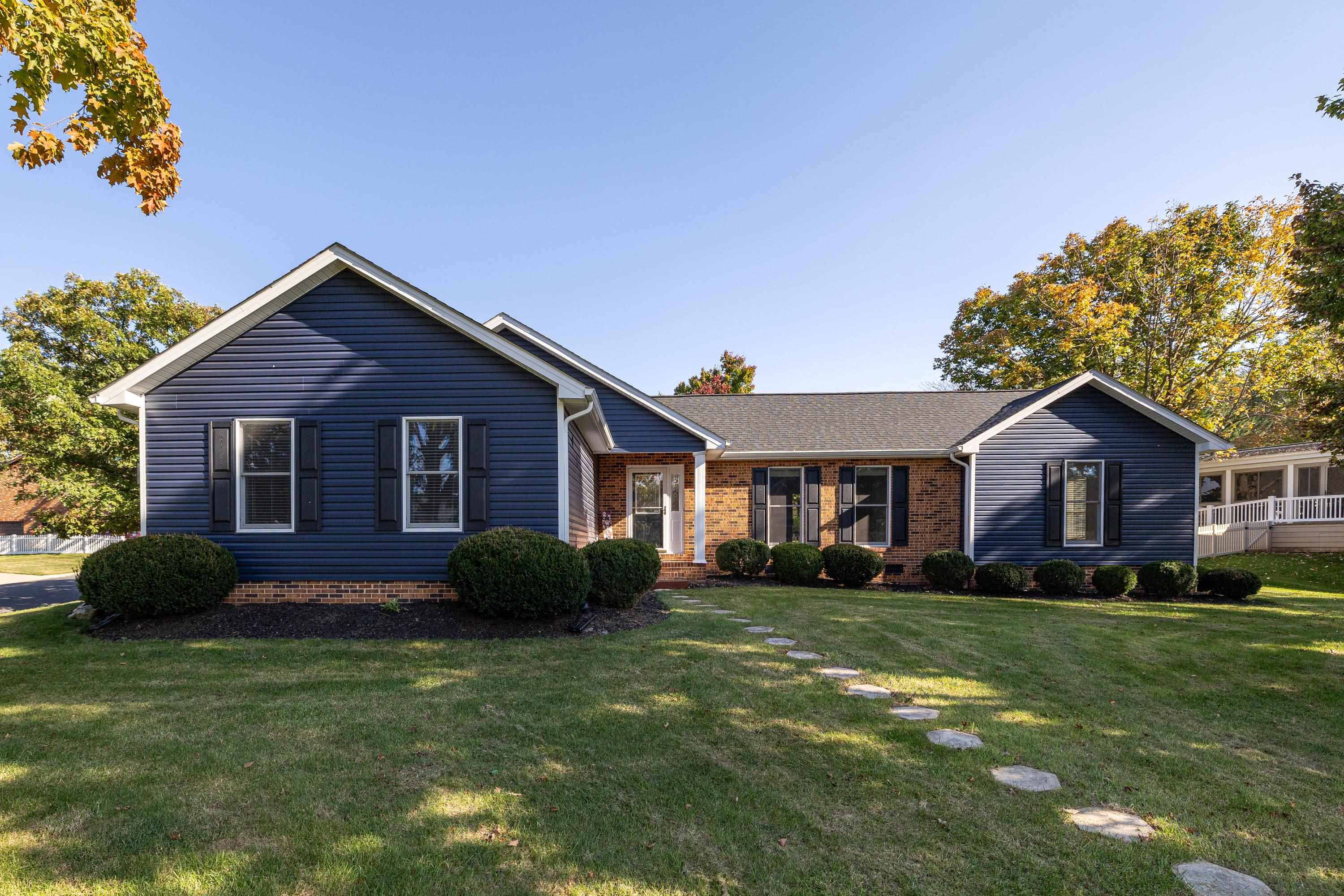 951 Mockingbird Dr